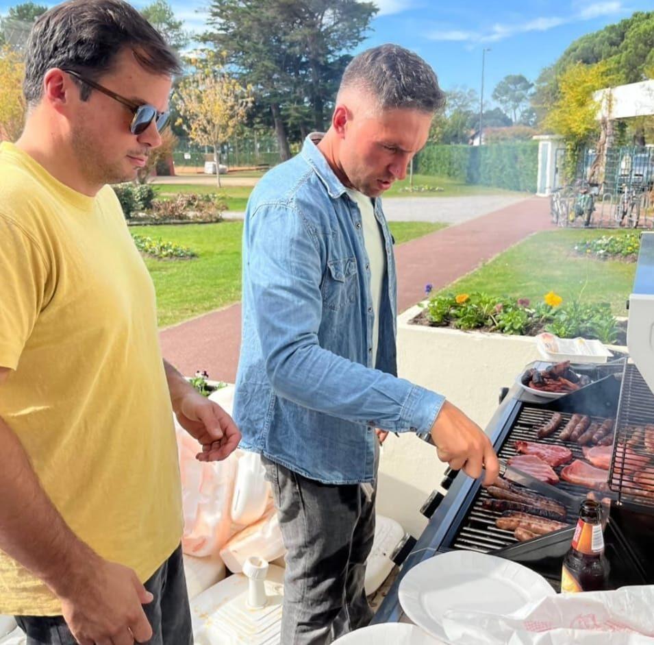 Barbecue entre membres au club